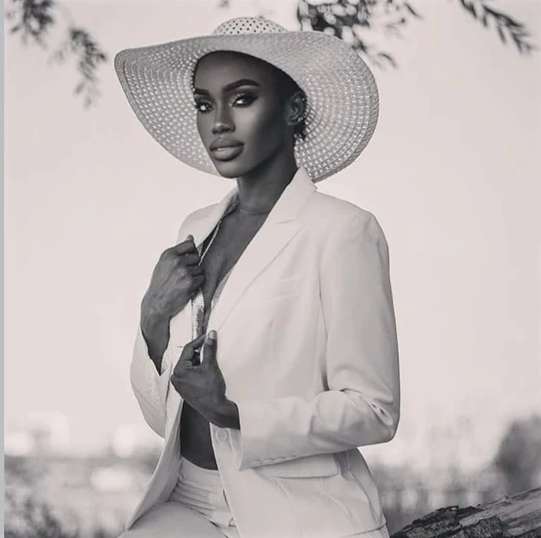 Kesandra C. - Düsseldorf - Gallery image Kesandra C. - Düsseldorf - Gallery image