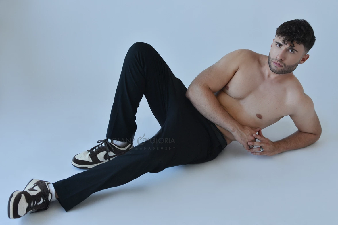 Dennis O. - Gallery image Dennis O. - Gallery image