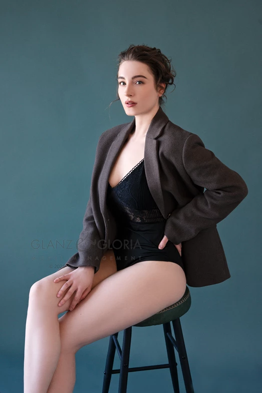 Emilie R. - Gallery image Emilie R. - Gallery image