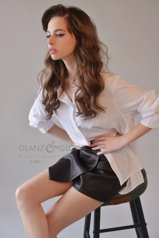 Sara S. - Gallery image Sara S. - Gallery image