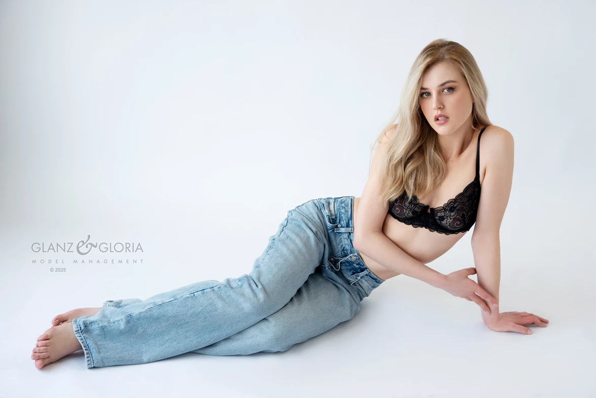 Oksana T. - Düsseldorf - Gallery image Oksana T. - Düsseldorf - Gallery image