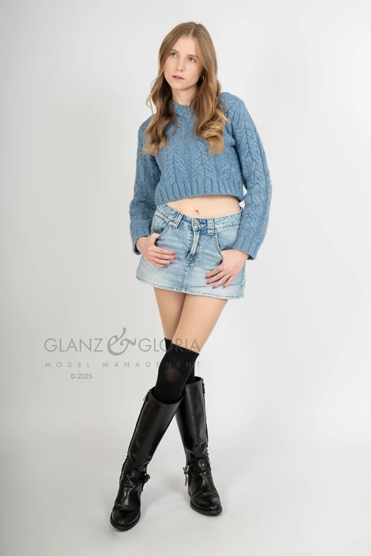 Carolin B. - Gallery image Carolin B. - Gallery image