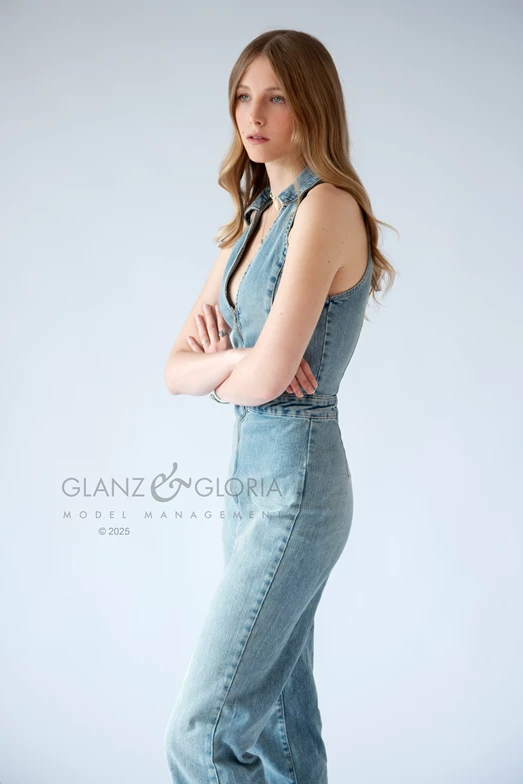 Carolin B. - Gallery image Carolin B. - Gallery image