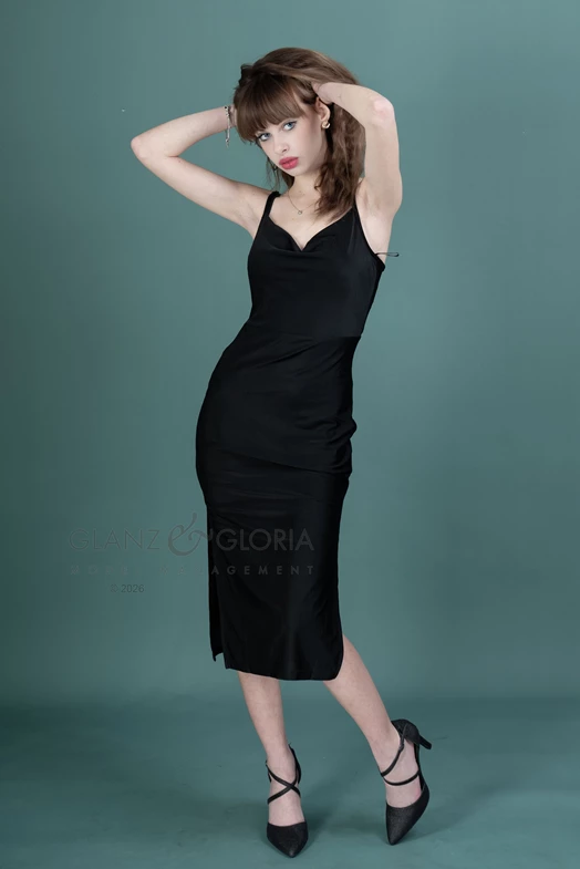 Sara S. - Gallery image Sara S. - Gallery image