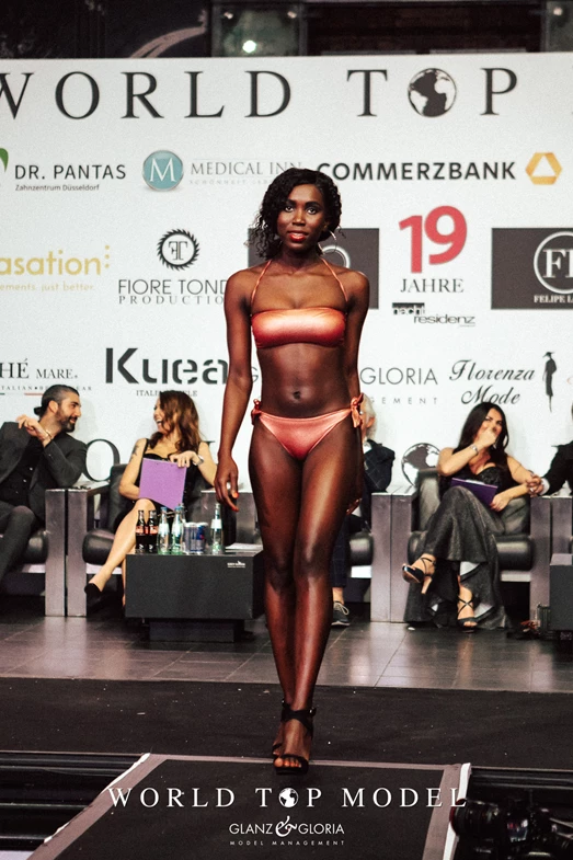 Fabiolle D. - Gallery image Fabiolle D. - Gallery image