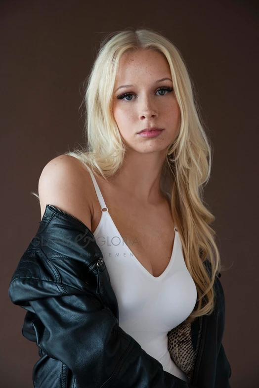 Lilian P. - Gallery image Lilian P. - Gallery image