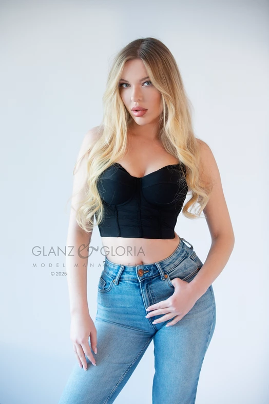 Aleksandra M. - Gallery image Aleksandra M. - Gallery image