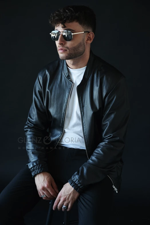 Dennis O. - Gallery image Dennis O. - Gallery image