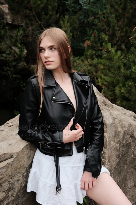 Daryna B. - Gallery image Daryna B. - Gallery image