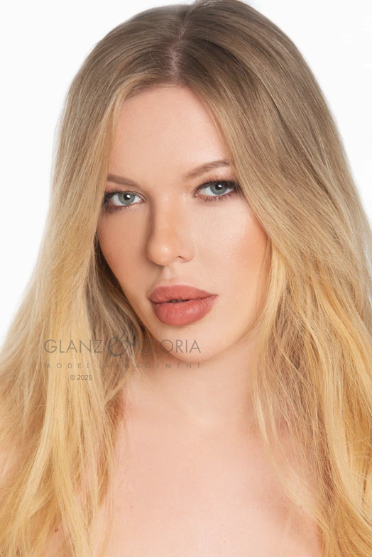 Aleksandra M. - Gallery image Aleksandra M. - Gallery image