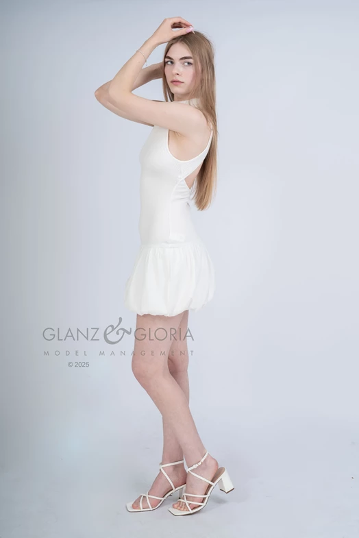 Daryna B. - Gallery image Daryna B. - Gallery image