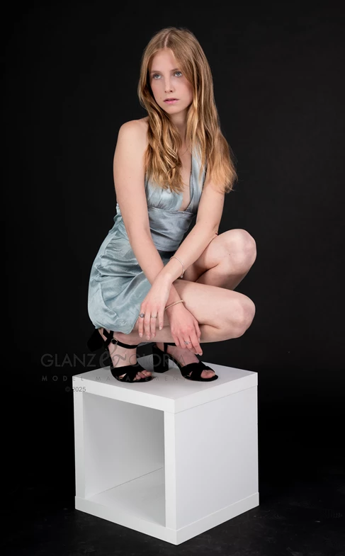 Carolin B. - Gallery image Carolin B. - Gallery image