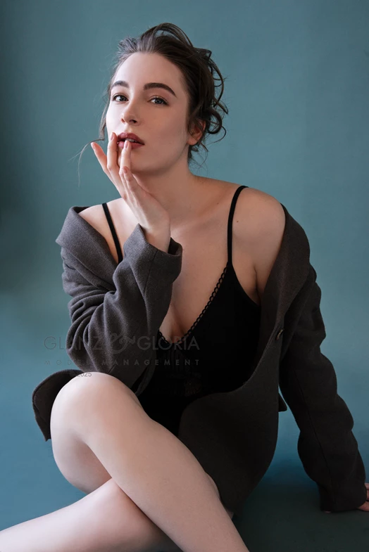 Emilie R. - Gallery image Emilie R. - Gallery image