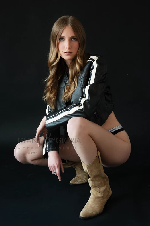 Carolin B. - Gallery image Carolin B. - Gallery image