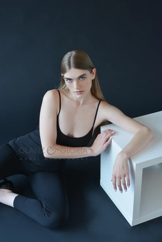 Daryna B. - Gallery image Daryna B. - Gallery image