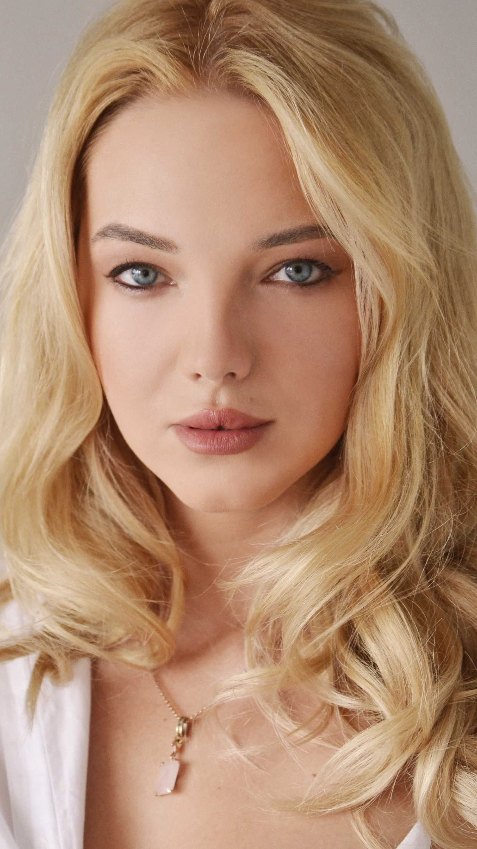 Luna B.